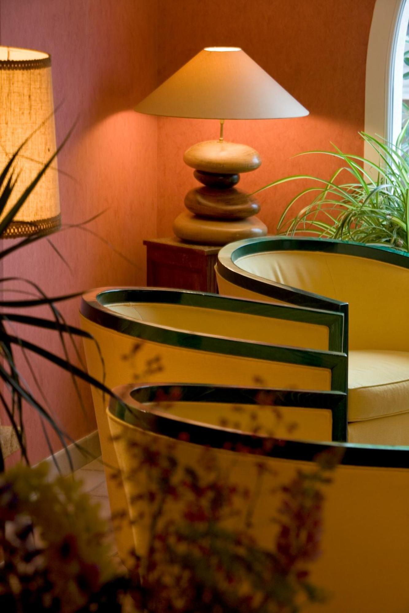 Logis Hotel Spa Restaurant Le Provence 라나르스 외부 사진