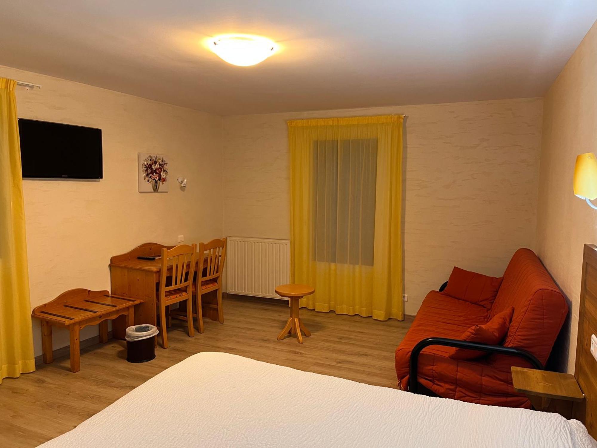 Logis Hotel Spa Restaurant Le Provence 라나르스 외부 사진