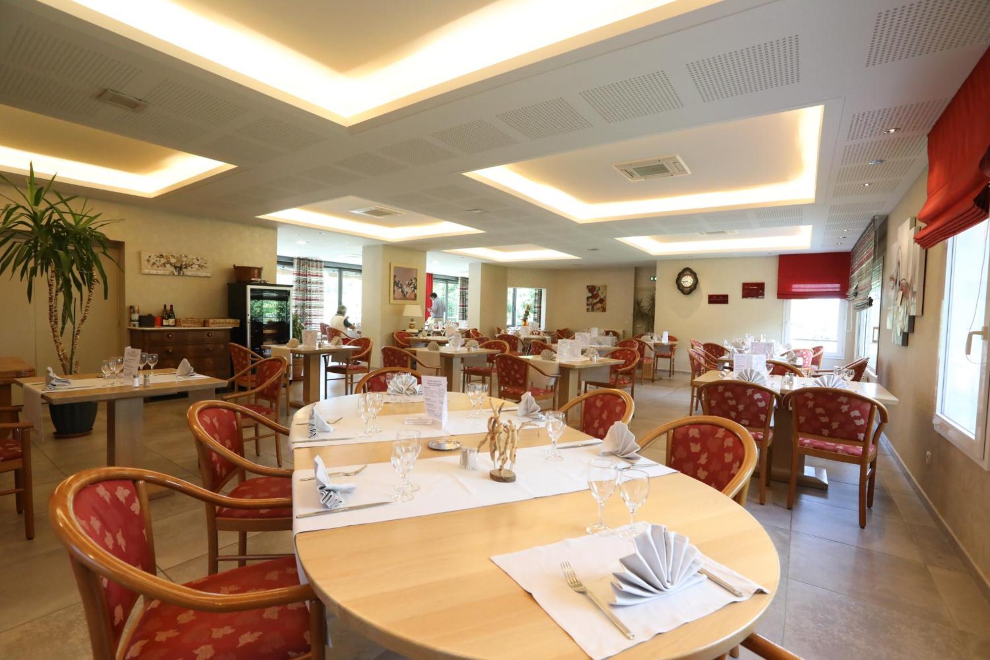 Logis Hotel Spa Restaurant Le Provence 라나르스 외부 사진
