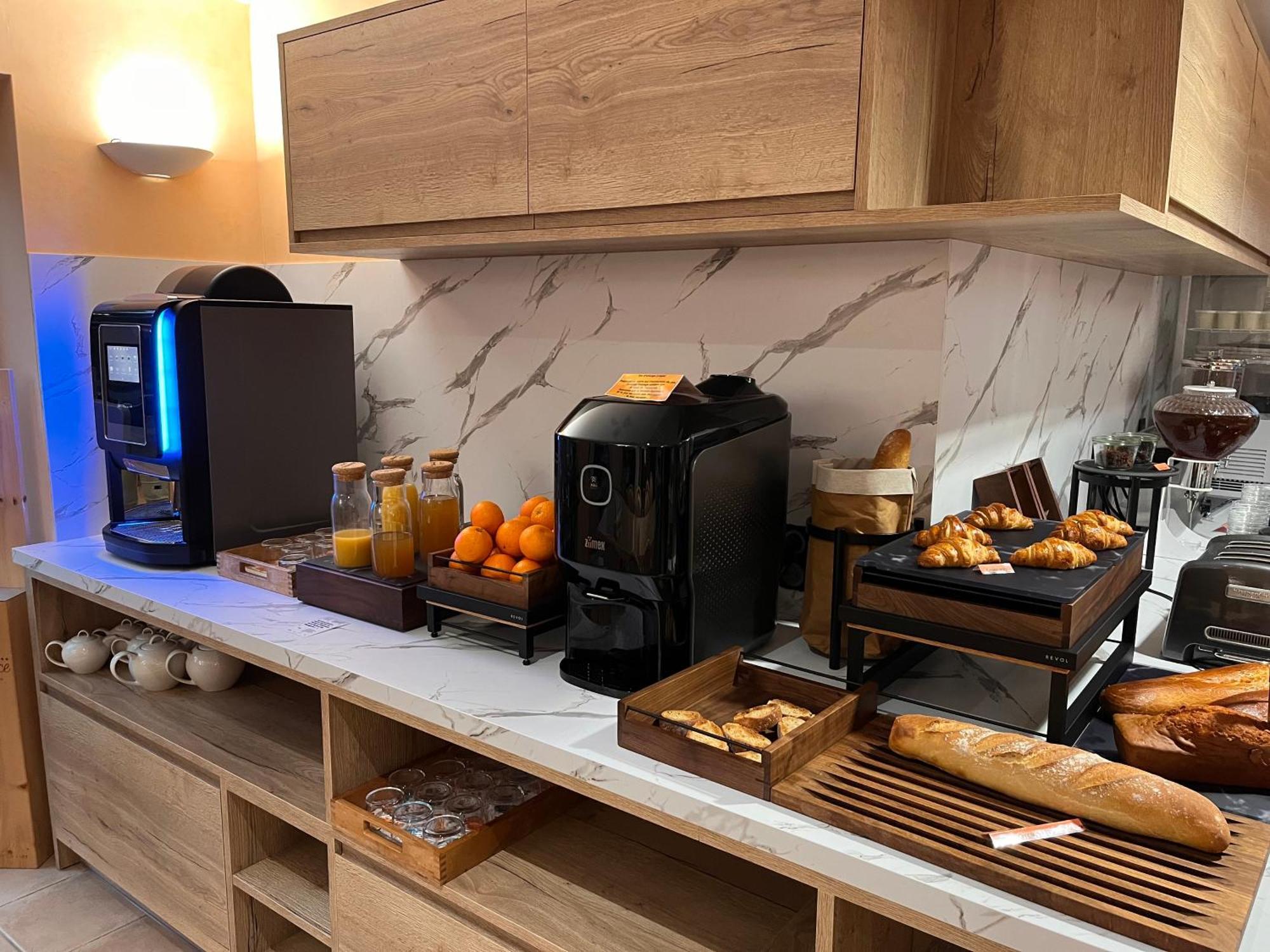 Logis Hotel Spa Restaurant Le Provence 라나르스 외부 사진